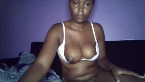 Snapshot of missy_vee chatting on February 2026 01:07:01 PM missy_vee online show from February 2026 01:07:01 PM