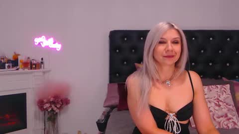 Crystal online show from October 2025 06:18:02 PM