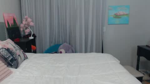 Snapshot of missyinpinkk chatting on April 2026 02:54:01 AM Missy online show from April 2026 02:54:01 AM
