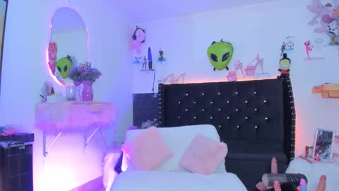 Snapshot of missyuliaslut chatting on March 2026 04:36:01 PM missyuliaslut online show from March 2026 04:36:01 PM
