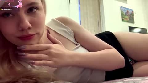 Stella  online show from December 2025 01:38:02 PM