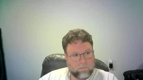 Snapshot of mister_happy567 chatting on November 2025 04:44:02 AM Mr. Happy online show from November 2025 04:44:02 AM