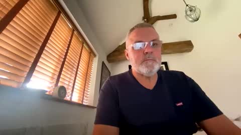 Snapshot of misterblivs chatting on November 2025 01:33:02 PM Misterblivs online show from November 2025 01:33:02 PM