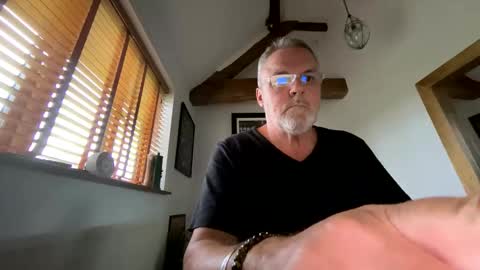Snapshot of misterblivs chatting on April 2026 05:43:02 PM Misterblivs online show from April 2026 05:43:02 PM