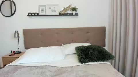 Snapshot of misticred chatting on February 2026 05:06:02 PM misticred online show from February 2026 05:06:02 PM