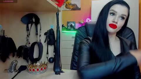 Mistress Kristi online show from May 2026 07:33:01 PM