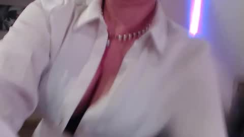 Snapshot of mistress_milfa chatting on January 2026 05:37:01 PM mistress_milfa online show from January 2026 05:37:01 PM