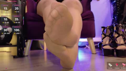 Snapshot of mistressjm_ chatting on November 2025 09:37:02 PM Jhadee online show from November 2025 09:37:02 PM