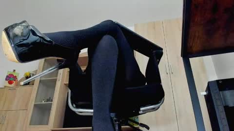 Snapshot of mistressmichelle5 chatting on May 2026 01:08:02 PM YourGoddessM online show from May 2026 01:08:02 PM