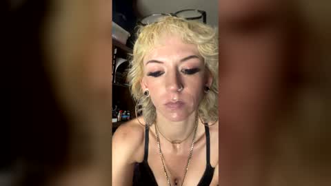 Snapshot of misty_blitz chatting on June 2026 06:39:01 AM Misty online show from June 2026 06:39:01 AM