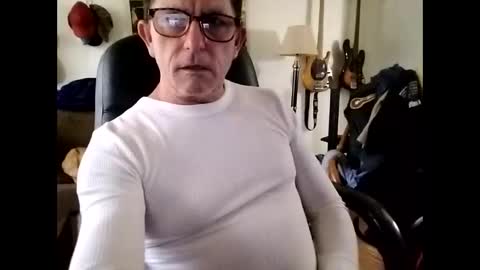 Snapshot of mitchnails69 chatting on January 2025 04:29:01 PM BobbyMitchGa online show from January 2025 04:29:01 PM