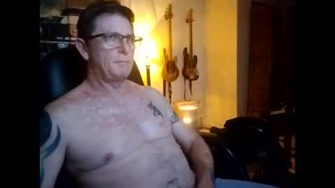 Snapshot of mitchnails69 chatting on January 2025 08:07:02 AM BobbyMitchGa online show from January 2025 08:07:02 AM