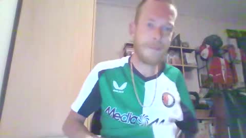 Snapshot of mitta93 chatting on October 2025 11:16:01 PM mitta93 online show from October 2025 11:16:01 PM