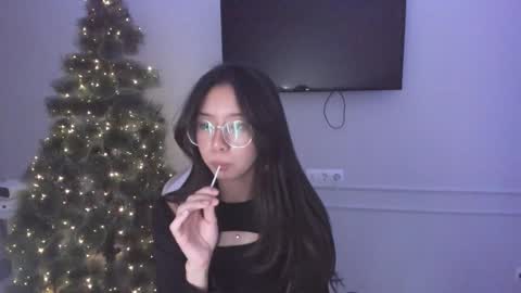   MIa   online show from December 2024 05:22:01 PM