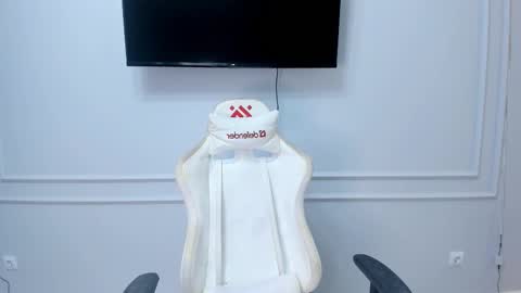   MIa   online show from February 2025 05:48:01 PM