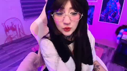 Snapshot of miwaviolet chatting on June 2026 02:02:01 AM Miwa Violet online show from June 2026 02:02:01 AM