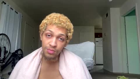 Snapshot of mixxychocolate chatting on February 2025 11:15:01 PM Deanthony online show from February 2025 11:15:01 PM