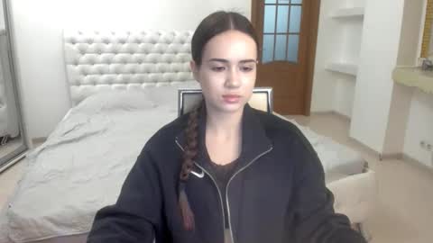 Snapshot of mmm_bananaa_ chatting on February 2025 04:11:01 PM Beata online show from February 2025 04:11:01 PM