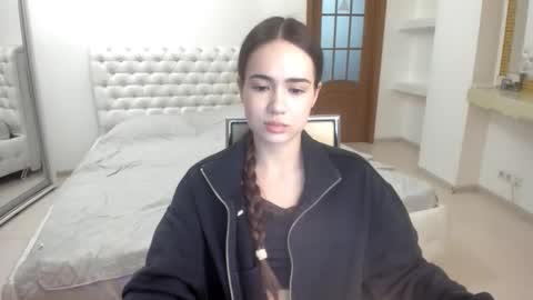 Snapshot of mmm_bananaa_ chatting on February 2025 05:26:02 PM Beata online show from February 2025 05:26:02 PM