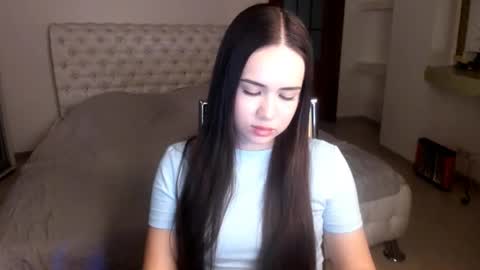 Snapshot of mmm_bananaa_ chatting on February 2025 09:25:01 PM Beata online show from February 2025 09:25:01 PM