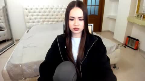 Snapshot of mmm_bananaa_ chatting on February 2025 05:02:02 PM Beata online show from February 2025 05:02:02 PM