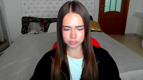 Snapshot of mmm_bananaa_ chatting on October 2025 03:57:02 PM Beata online show from October 2025 03:57:02 PM