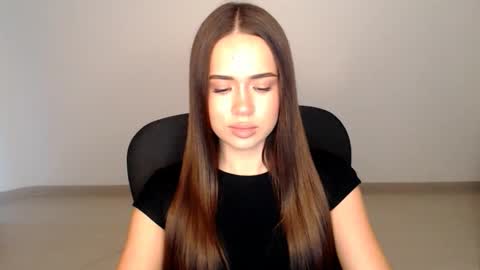 Snapshot of mmm_bananaa_ chatting on November 2025 01:34:02 PM Beata online show from November 2025 01:34:02 PM