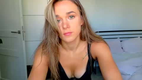 Snapshot of mmminnie chatting on September 2025 02:28:02 PM mmminnie online show from September 2025 02:28:02 PM