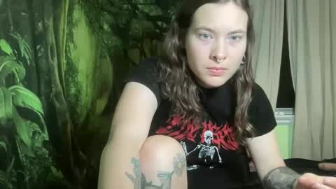 Snapshot of mo0n_goddess chatting on November 2025 04:00:01 AM Misty online show from November 2025 04:00:01 AM