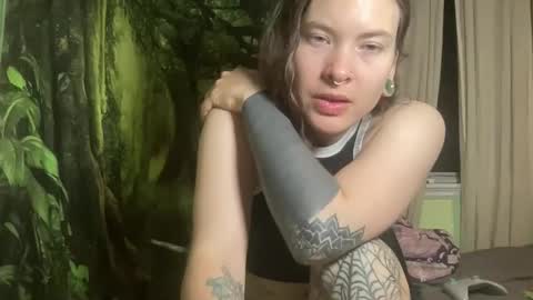 Snapshot of mo0n_goddess chatting on November 2025 03:06:02 AM Misty online show from November 2025 03:06:02 AM