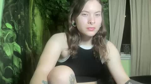 Snapshot of mo0n_goddess chatting on December 2025 01:54:02 AM Misty online show from December 2025 01:54:02 AM