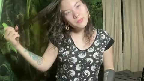 Snapshot of mo0n_goddess chatting on January 2026 01:53:01 AM Misty online show from January 2026 01:53:01 AM