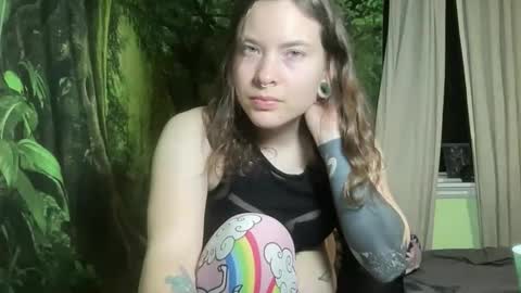 Snapshot of mo0n_goddess chatting on January 2026 03:32:01 AM Misty online show from January 2026 03:32:01 AM