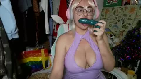 Snapshot of mochi_rainbow chatting on December 2024 08:23:02 PM The Mochi Rainbow Variety Show online show from December 2024 08:23:02 PM