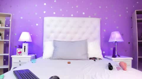 Sophia  online show from October 2025 07:25:02 PM