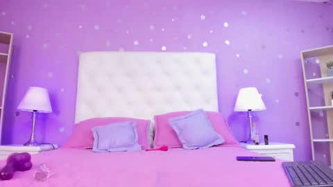 Sophia  online show from January 2026 07:27:01 PM