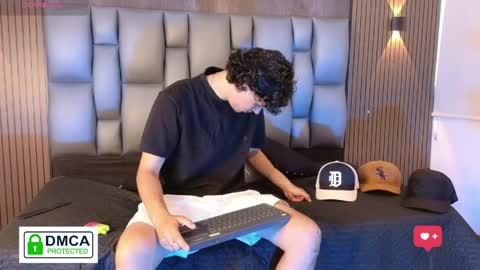 mohamed_malik online show from April 2026 04:10:02 PM