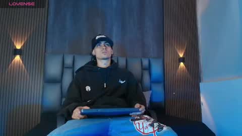 mohamed_malik online show from April 2026 12:43:01 PM