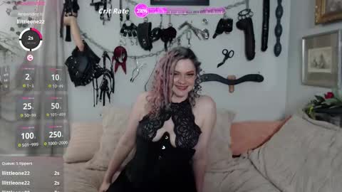 Snapshot of mohawkmischief chatting on December 2025 09:32:01 PM MohawkMischief online show from December 2025 09:32:01 PM