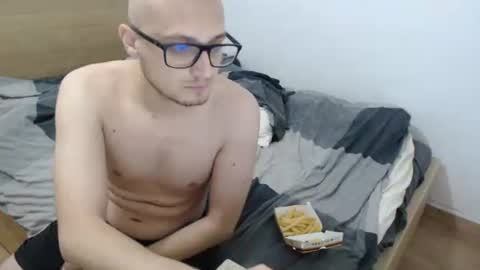 molkreid2 online show from April 2026 03:28:01 AM