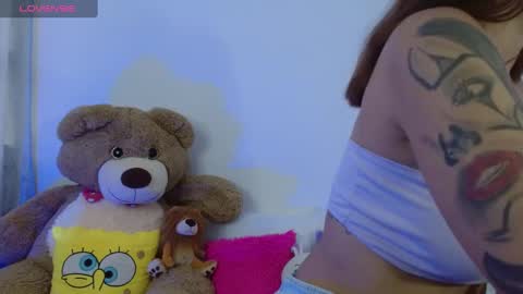 Snapshot of moll1e_ chatting on January 2025 09:46:02 PM M o L l i E online show from January 2025 09:46:02 PM