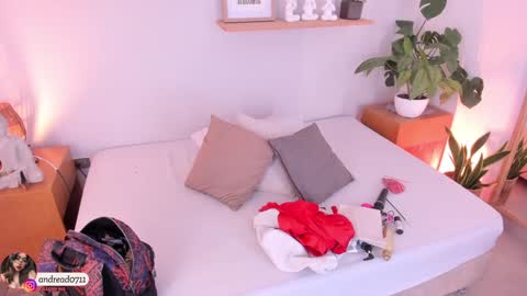 Snapshot of moll1e_ chatting on February 2025 11:55:02 AM M o L l i E online show from February 2025 11:55:02 AM