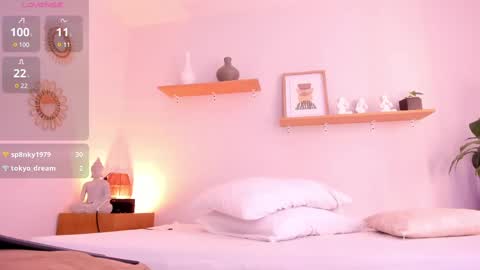 Snapshot of moll1e_ chatting on February 2025 03:38:01 PM M o L l i E online show from February 2025 03:38:01 PM