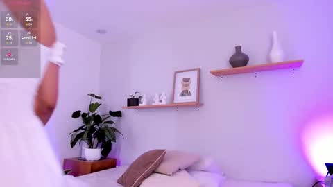 Snapshot of moll1e_ chatting on February 2025 11:01:02 AM M o L l i E online show from February 2025 11:01:02 AM