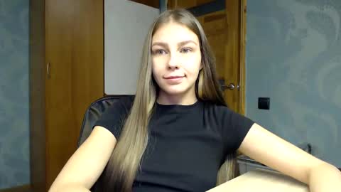 Snapshot of molli_and_tom chatting on December 2024 10:12:01 PM Bitcoin 1P8NuZxsaNsQTx7wJJJ7Ao1mic4nvJPVLC online show from December 2024 10:12:01 PM