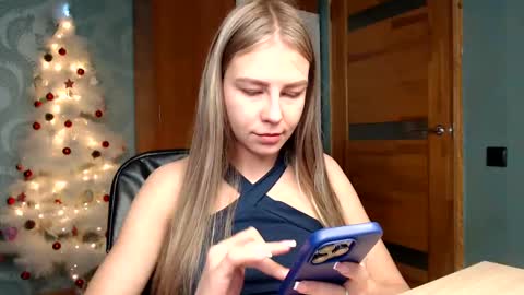 Snapshot of molli_and_tom chatting on December 2024 05:37:01 PM Bitcoin 1P8NuZxsaNsQTx7wJJJ7Ao1mic4nvJPVLC online show from December 2024 05:37:01 PM