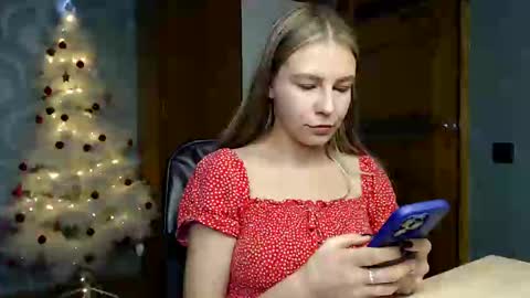 Snapshot of molli_and_tom chatting on January 2025 08:26:02 PM Bitcoin 1P8NuZxsaNsQTx7wJJJ7Ao1mic4nvJPVLC online show from January 2025 08:26:02 PM