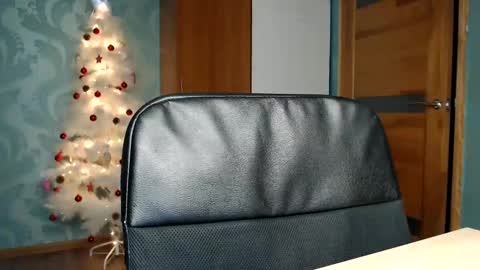 Snapshot of molli_and_tom chatting on January 2025 11:29:01 PM Bitcoin 1P8NuZxsaNsQTx7wJJJ7Ao1mic4nvJPVLC online show from January 2025 11:29:01 PM