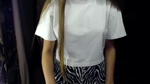 Snapshot of molli_and_tom chatting on September 2025 11:50:01 PM Bitcoin 1P8NuZxsaNsQTx7wJJJ7Ao1mic4nvJPVLC online show from September 2025 11:50:01 PM