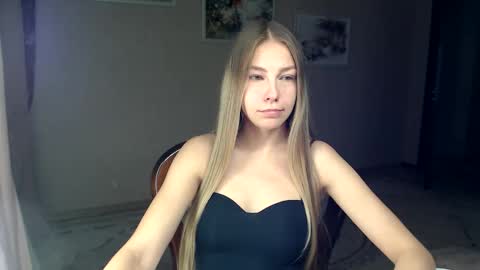 Snapshot of molli_and_tom chatting on October 2025 09:58:02 PM Bitcoin 1P8NuZxsaNsQTx7wJJJ7Ao1mic4nvJPVLC online show from October 2025 09:58:02 PM